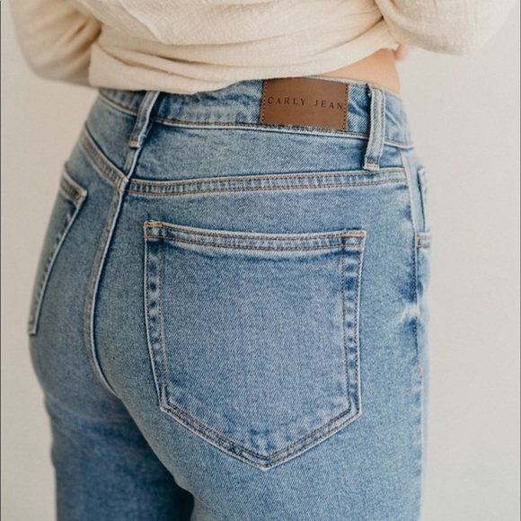 Carly Jean Los Angeles High Rise Cropped Jeans - Picture 3 of 7